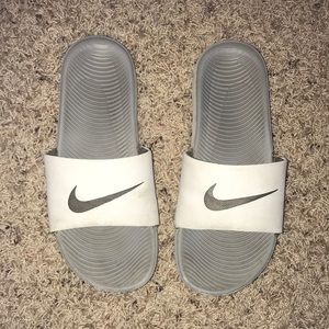 Nike Slides ‼️2/$15‼️